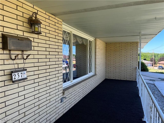 balcony featuring covered porch