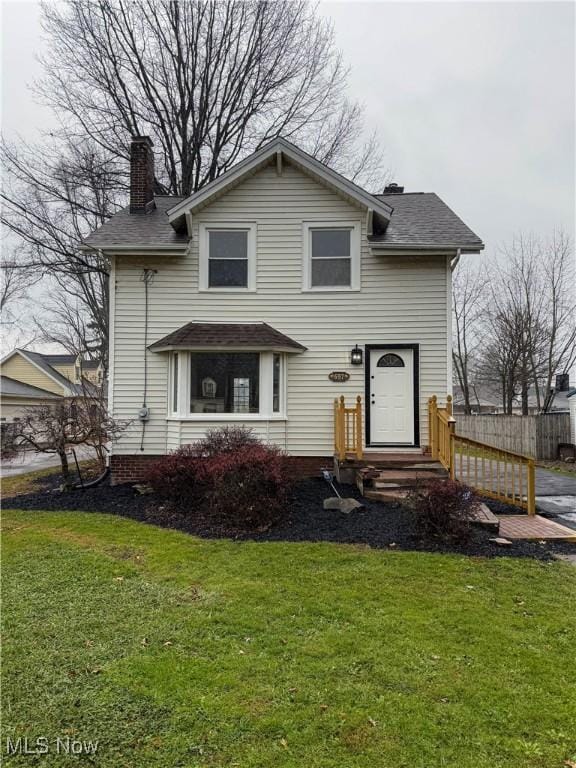 front facade featuring a front lawn