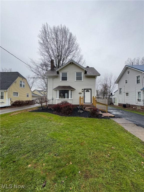 view of property featuring a front yard