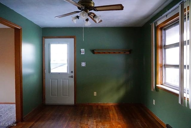 entryway featuring a wealth of natural light, dark wood-type flooring, and ceiling fan