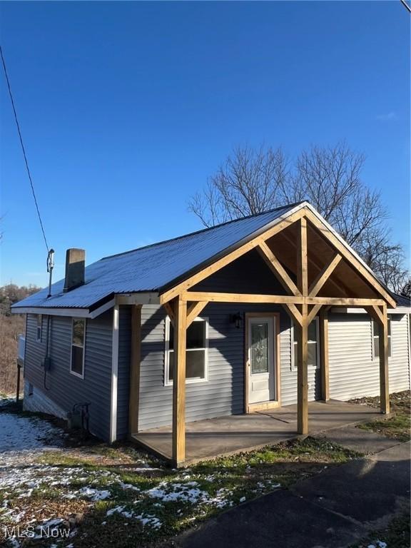 view of front of house featuring covered porch