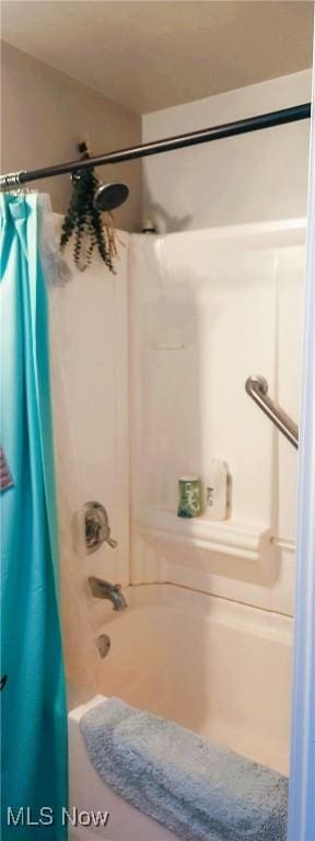 full bathroom featuring shower / bath combo with shower curtain