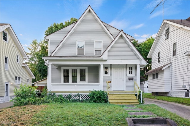 view of front facade with a front yard