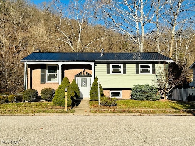 view of front of property