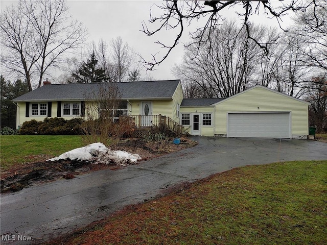 view of front of house featuring a front yard and a garage