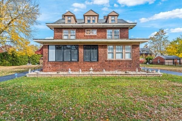 159 Kenilworth Ave SE, Warren, OH 44483 - back of property with brick siding and a lawn