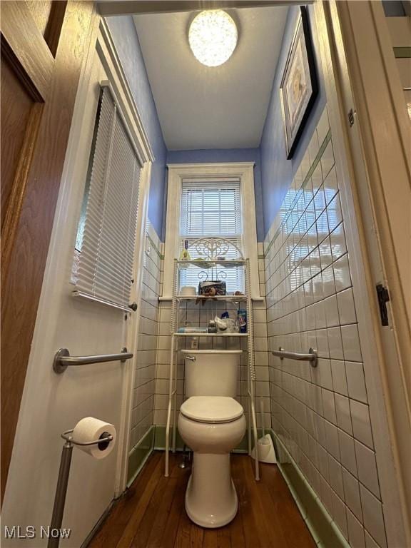 159 Kenilworth Ave SE, Warren, OH 44483 - bathroom with tile walls, wood finished floors, and a wainscoted wall