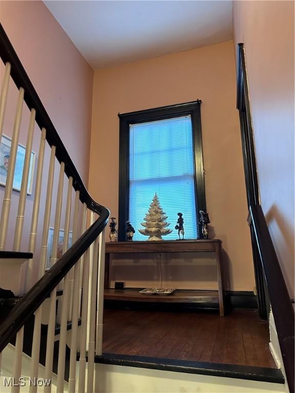 159 Kenilworth Ave SE, Warren, OH 44483 - stairway with wood finished floors and baseboards