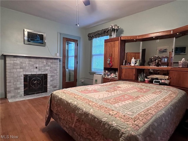 159 Kenilworth Ave SE, Warren, OH 44483 - bedroom featuring wood finished floors, a fireplace, and a ceiling fan