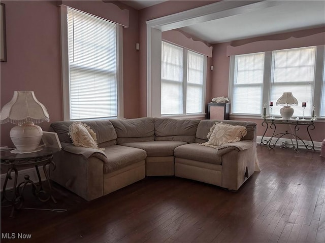 159 Kenilworth Ave SE, Warren, OH 44483 - living area featuring dark wood-type flooring