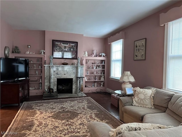 159 Kenilworth Ave SE, Warren, OH 44483 - living area featuring a high end fireplace