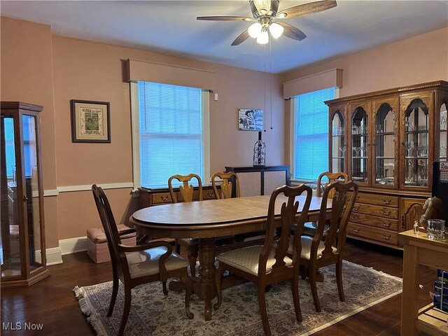 159 Kenilworth Ave SE, Warren, OH 44483 - dining area with dark wood-style floors and ceiling fan