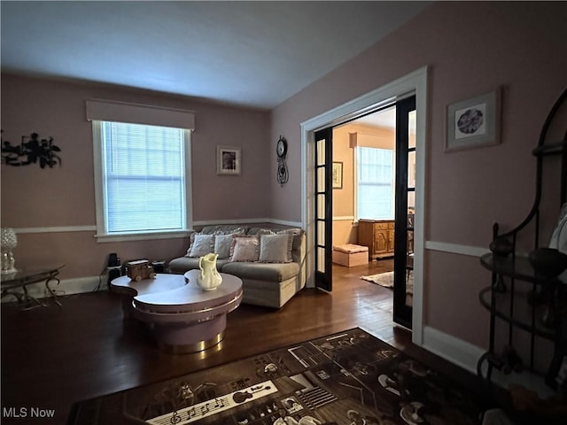 159 Kenilworth Ave SE, Warren, OH 44483 - living area with dark wood-style floors