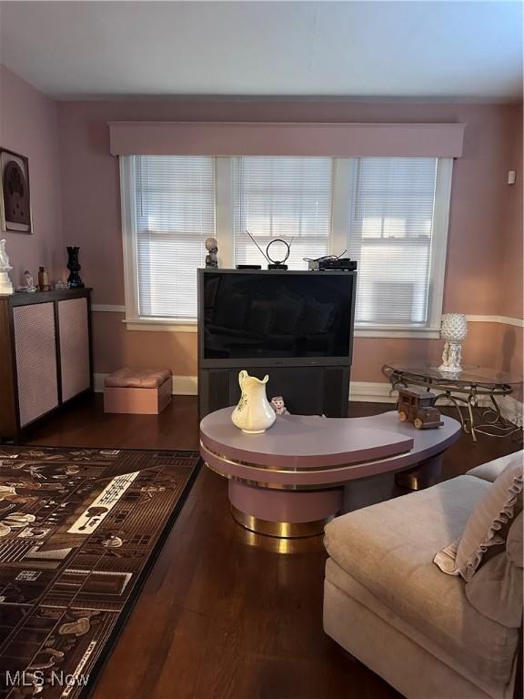 159 Kenilworth Ave SE, Warren, OH 44483 - interior space featuring dark wood-style floors