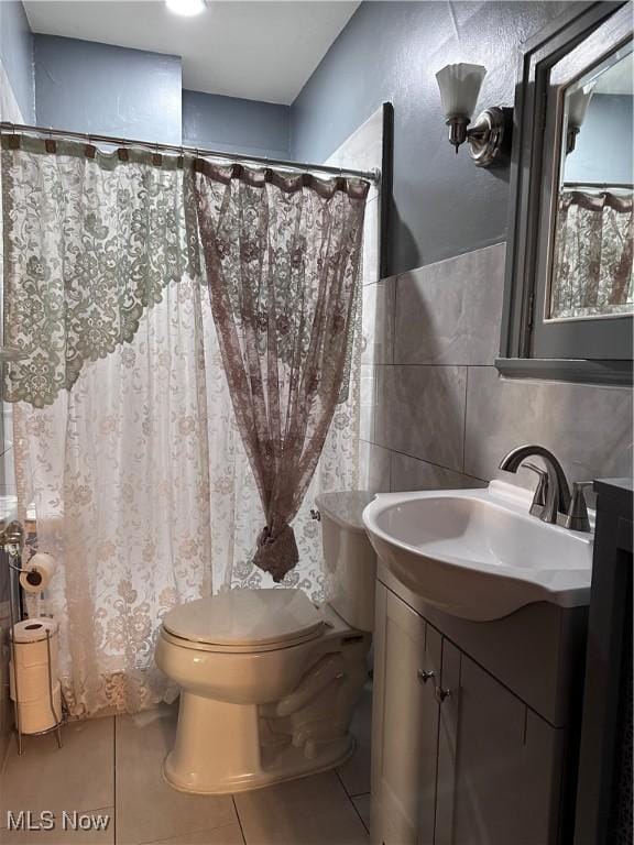 159 Kenilworth Ave SE, Warren, OH 44483 - bathroom with tile patterned flooring, vanity, a shower with curtain, and tile walls