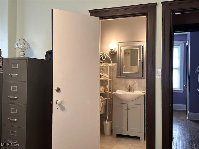 159 Kenilworth Ave SE, Warren, OH 44483 - bathroom with vanity