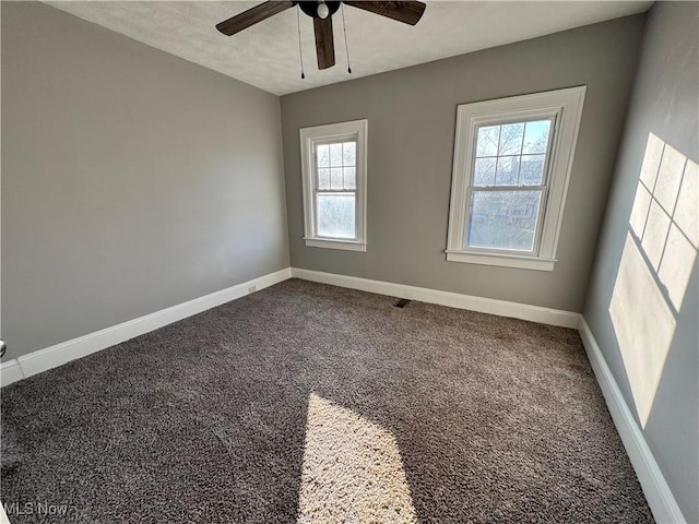 carpeted spare room featuring ceiling fan and a textured ceiling