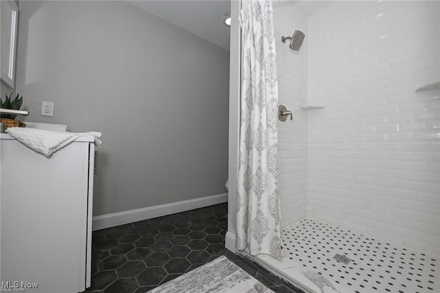 bathroom featuring curtained shower