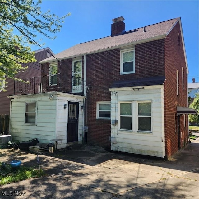 view of front of home with a balcony