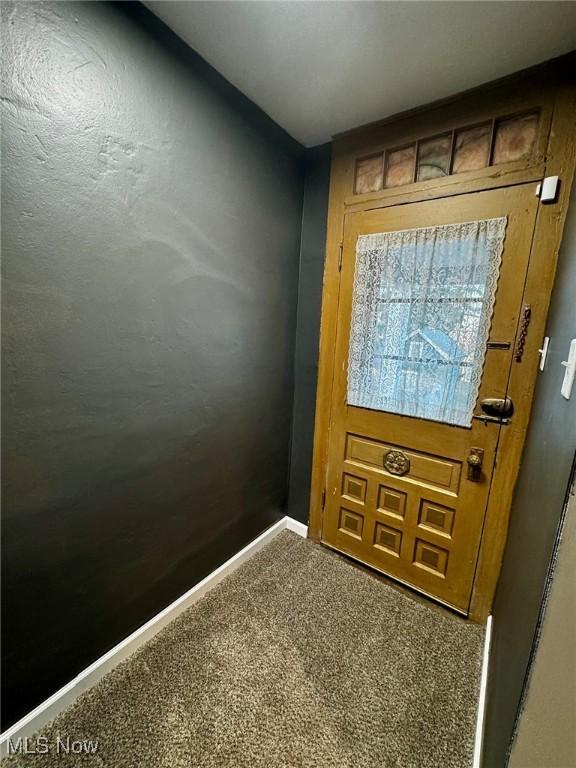 doorway to outside with carpet