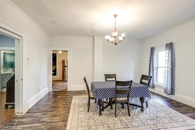 dining space featuring ornamental molding, dark hardwood / wood-style floors, and an inviting chandelier