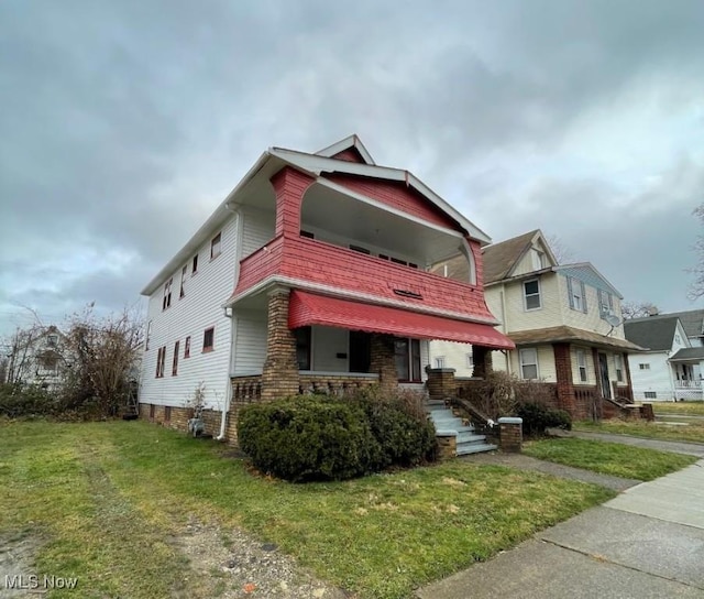 view of front of home with a front yard