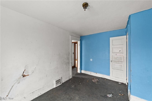 empty room with visible vents and baseboards