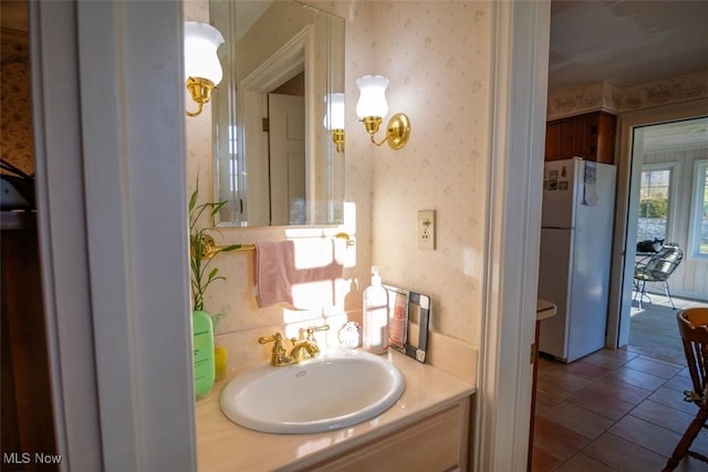 bathroom featuring sink