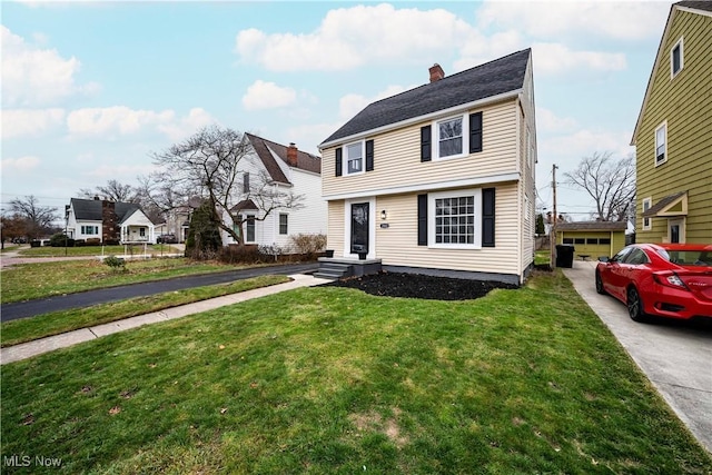 view of front of property featuring a front yard