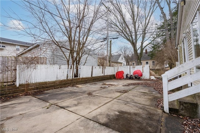 view of yard featuring a patio