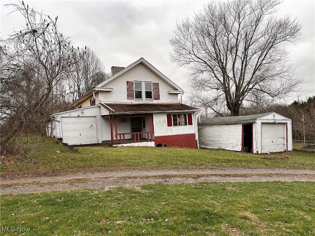 view of front of property with a porch and a front lawn