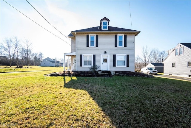 view of front of property featuring a front lawn