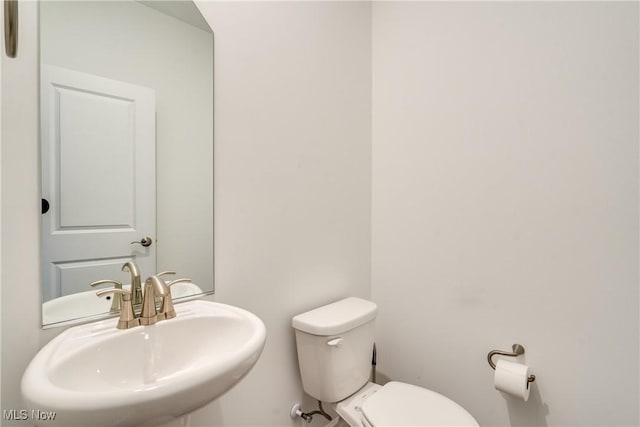 bathroom featuring toilet and sink