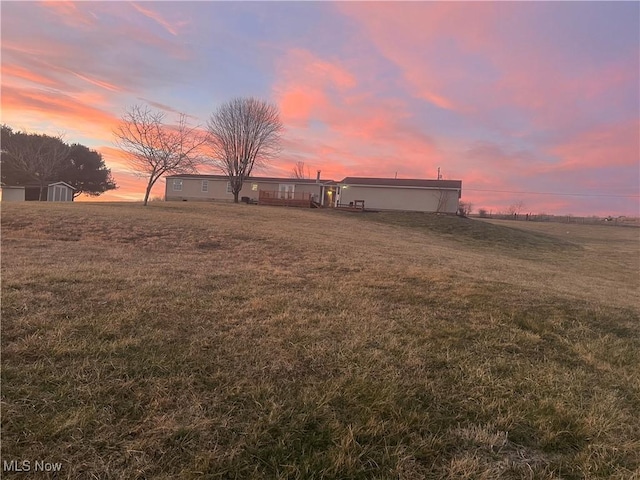 view of yard at dusk