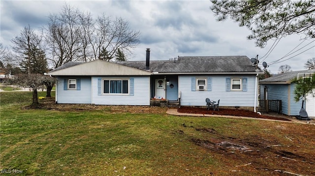 single story home with a front lawn