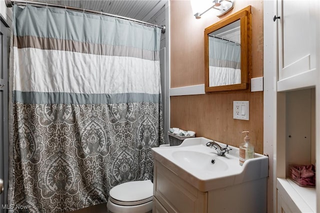 bathroom featuring vanity, a shower with shower curtain, and toilet