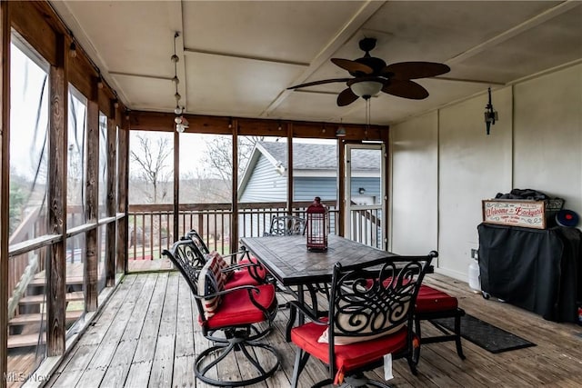 sunroom with ceiling fan