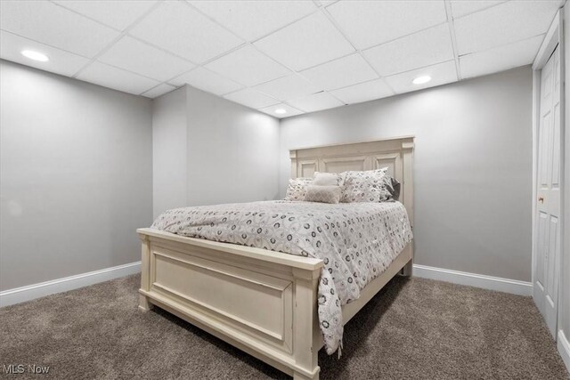 carpeted bedroom with baseboards, recessed lighting, and a paneled ceiling