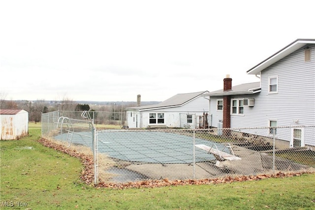 view of swimming pool featuring a lawn