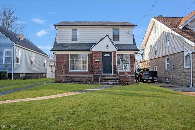 view of front facade with a front yard