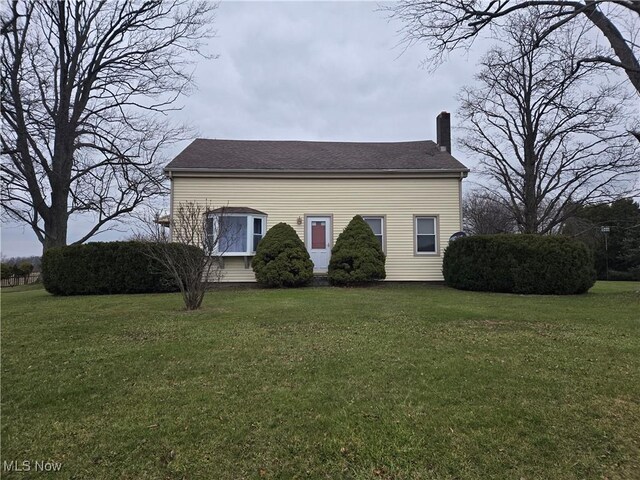 view of front of property with a front lawn