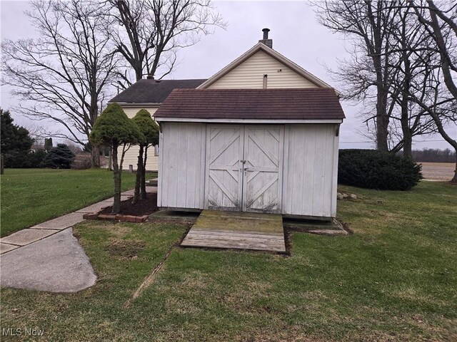 view of outbuilding featuring a yard