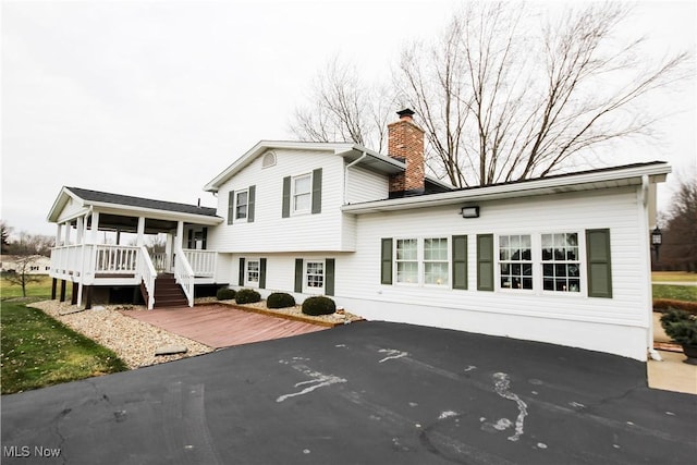 view of front of house featuring a wooden deck