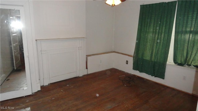 empty room featuring dark hardwood / wood-style floors