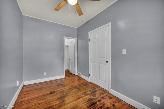 unfurnished room featuring hardwood / wood-style flooring, ceiling fan, and crown molding