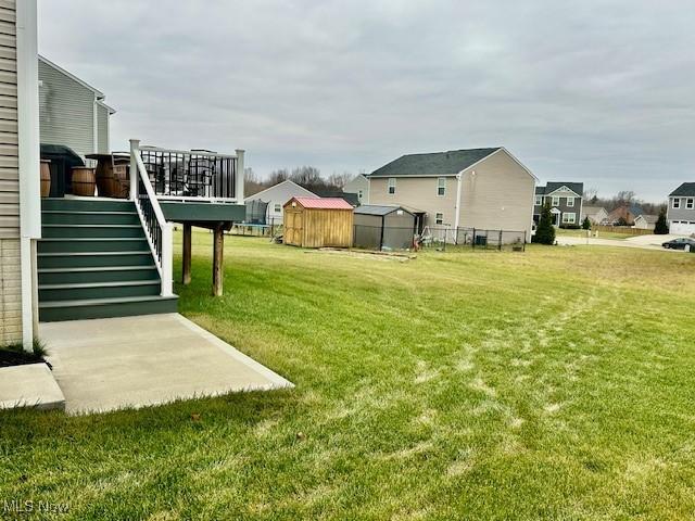 view of yard with a shed