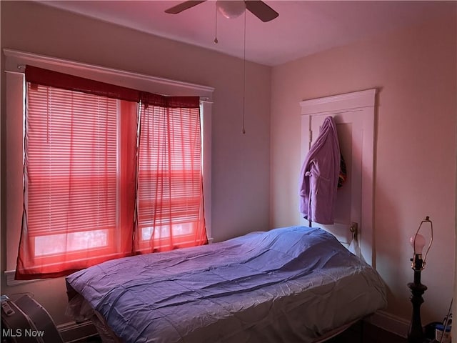 bedroom with ceiling fan