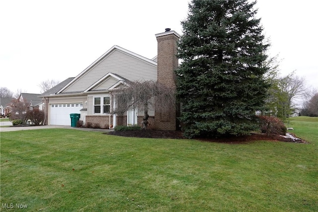 view of front of property featuring a garage and a front yard