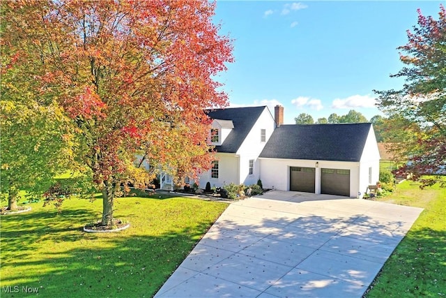 view of front of property featuring a front yard and a garage