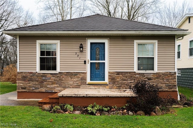 exterior space featuring a front yard